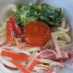 冷たい！カニカマうどんの醤油卵のせ